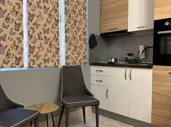 Διαμέρισμα Centre Stylish With Private Backyard *