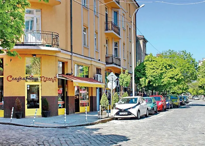 Centre Stylish With Private Backyard Διαμέρισμα *