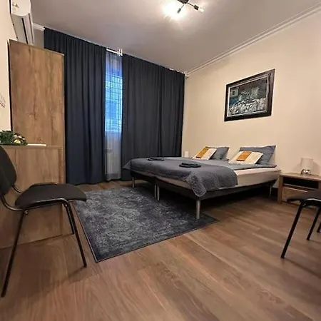 Daire Centre Stylish With Private Backyard *