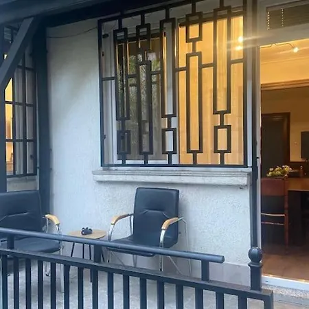 Daire Centre Stylish With Private Backyard *