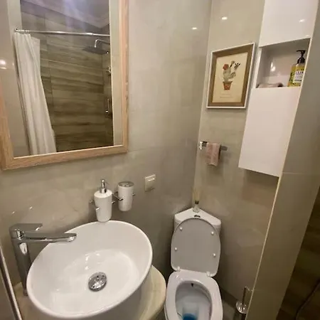 Centre Stylish With Private Backyard * Sofya