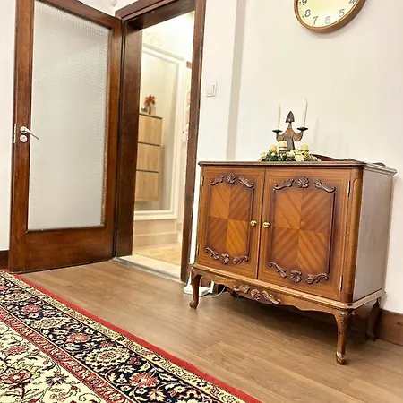 Centre Stylish With Private Backyard * Sofya
