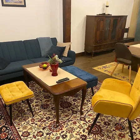 Centre Stylish With Private Backyard * Sofya