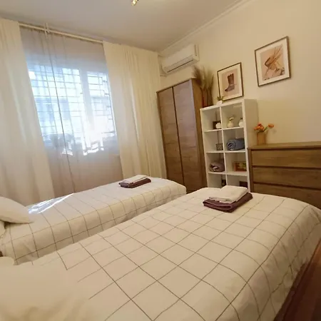 Daire Centre Stylish With Private Backyard