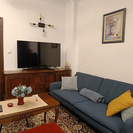 Daire Centre Stylish With Private Backyard *