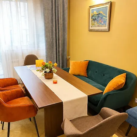Centre Stylish With Private Backyard Lejlighed