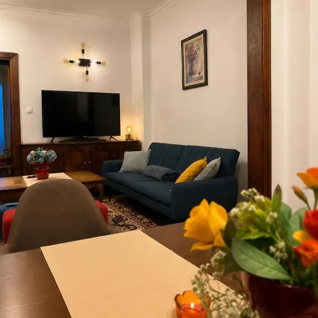 Centre Stylish With Private Backyard