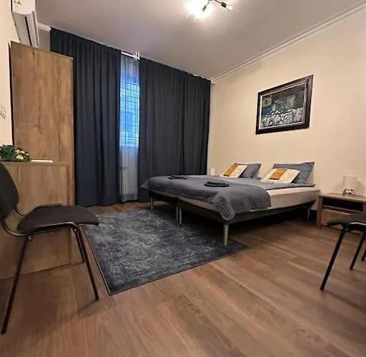 Apartament Centre Stylish With Private Backyard *