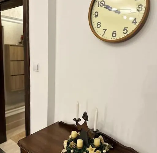 Centre Stylish With Private Backyard דירה