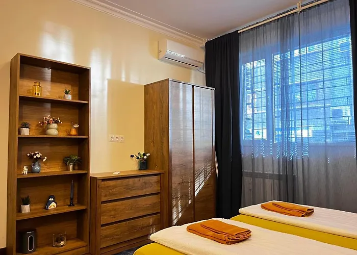 Centre Stylish With Private Backyard דירה