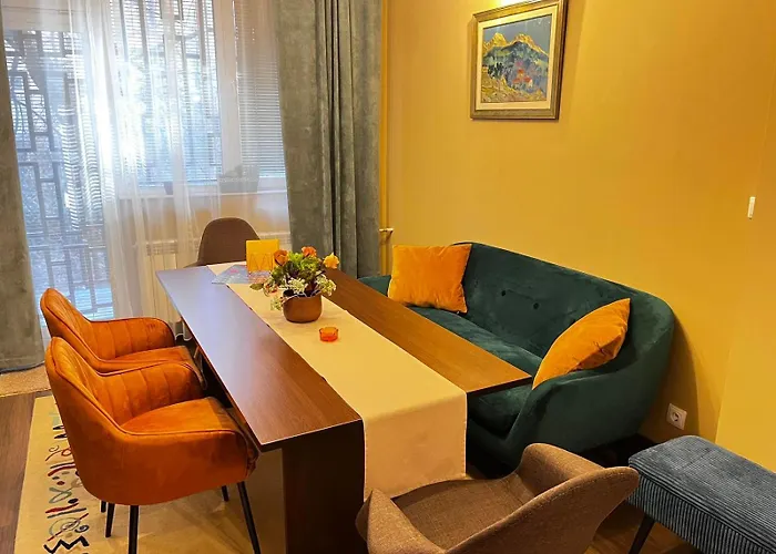 Centre Stylish With Private Backyard