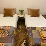 דירה Centre Stylish With Private Backyard *