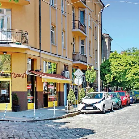 Centre Stylish With Private Backyard Апартаменты *