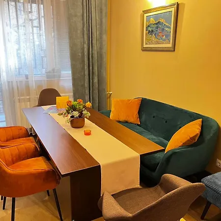 Centre Stylish With Private Backyard